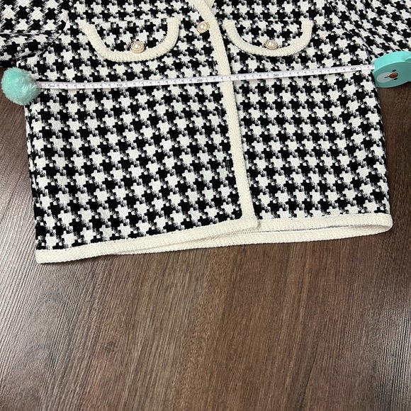 Cut Black and White Blazer Style Top - Picture 2 of 7